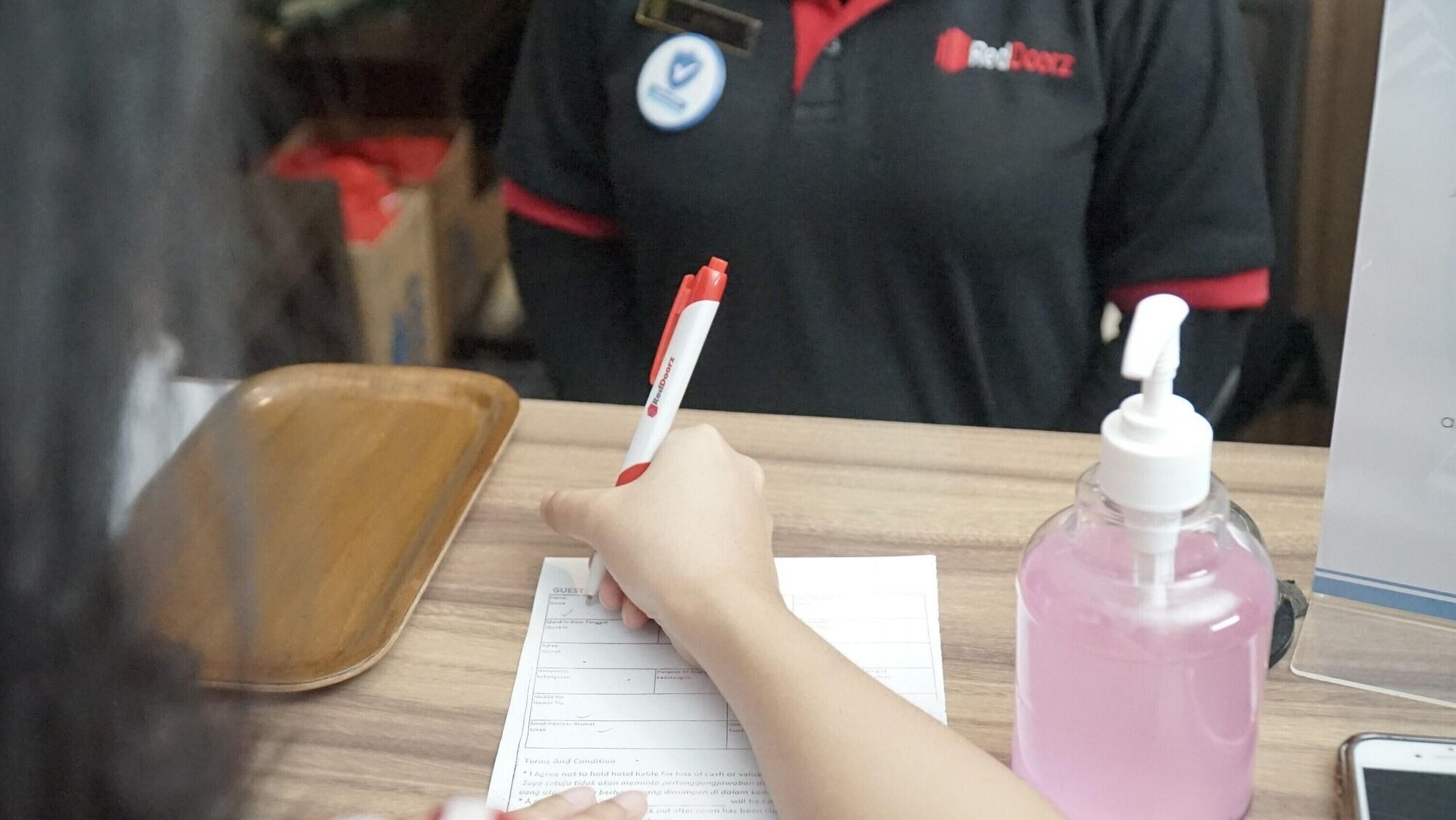 Reddoorz Plus @ Sawah Besar Jakarta Ngoại thất bức ảnh
